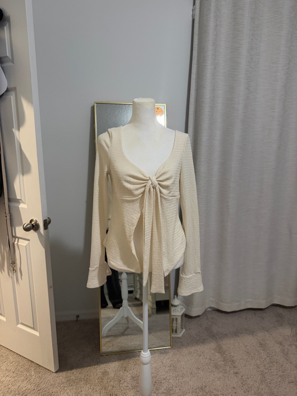 Women’s Cream Tie-Front Long Sleeve Top
